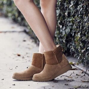 UGG CORY MINI SUEDE SHEARLING LINED ANKLE BOOTIES BOOTS CHESTNUT
